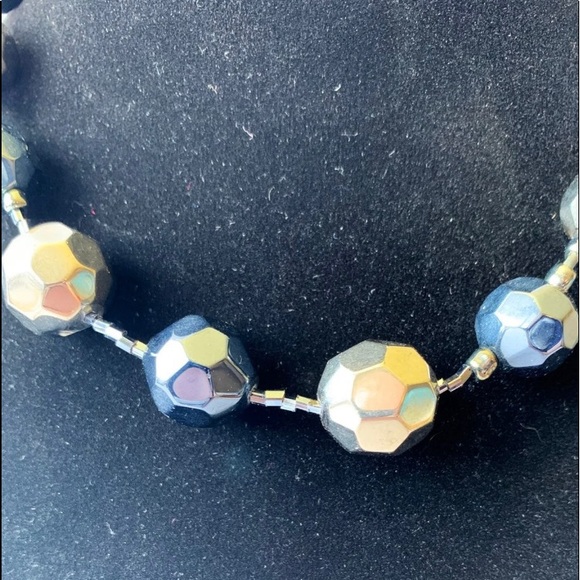 Simple & elegant large beaded necklace - Picture 2 of 2